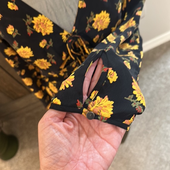 Veronica Beard 100% Silk Maisle Black Floral Cinched Blouse - Picture 7 of 10